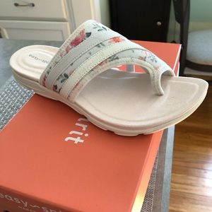 Easy Spirit Floral slip on NEW In box 6